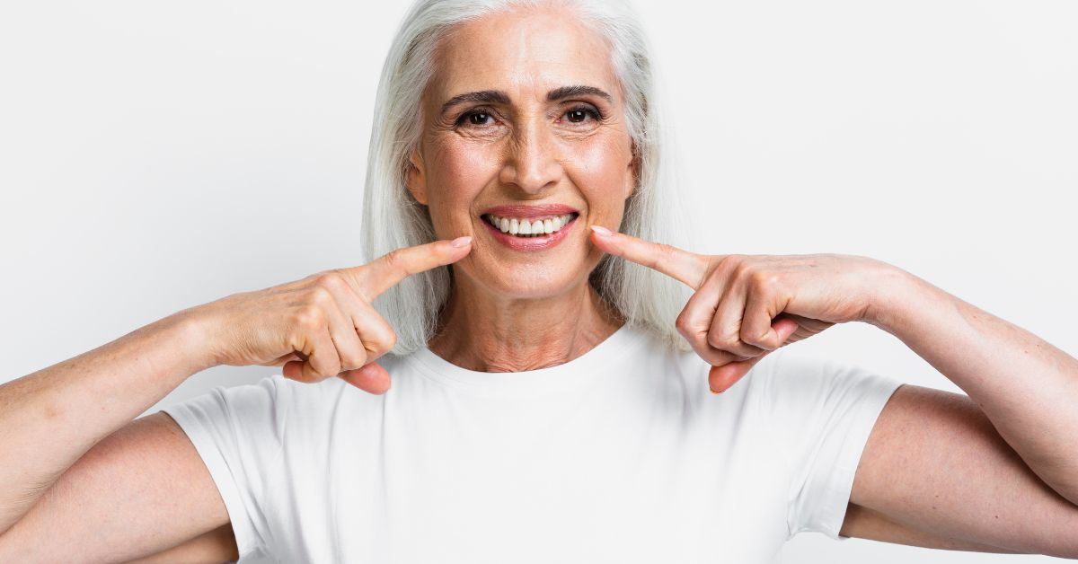 How do denture relines improve denture fit?